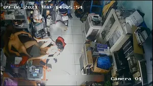Người vợ chồng yêu quan hệ nhau trong của hàng máy tính
